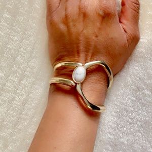 Costume design jewelry- Gold coloured- bracelet